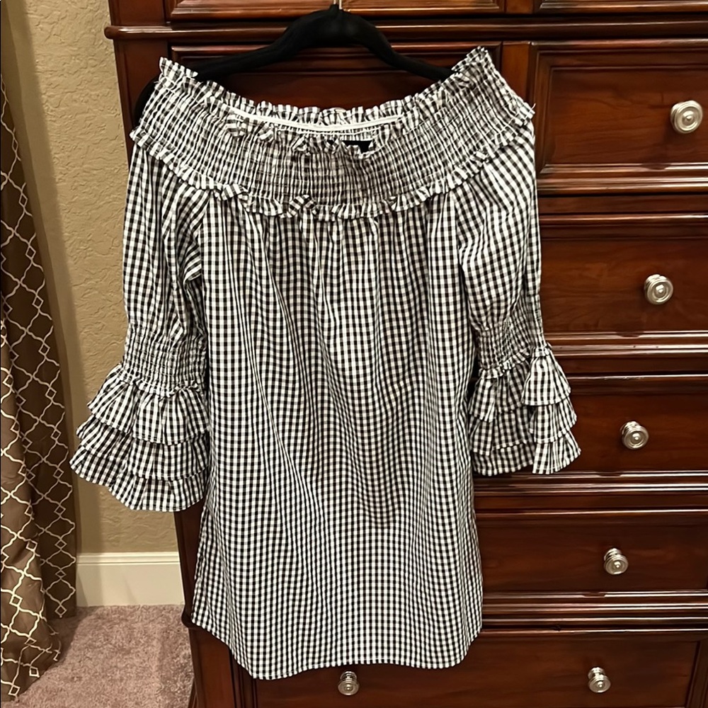 Black and White Ruffled 3/4 Sleeve Blouse